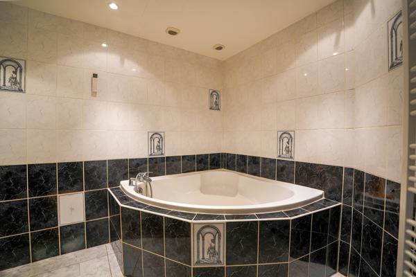 Maison
         5 pièces
        - 134 m² Exclusivité 259 000 € *