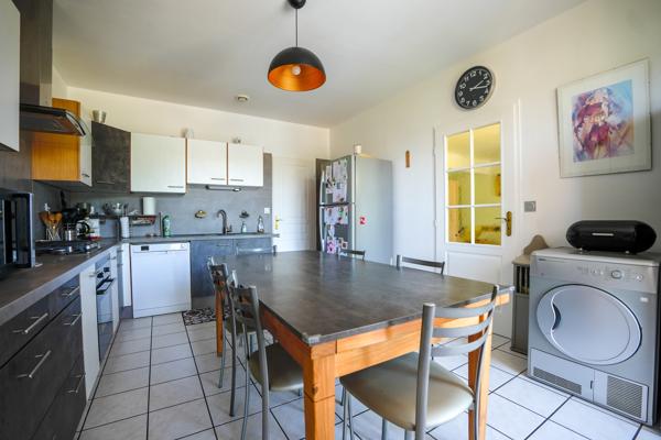 Maison
         5 pièces
        - 134 m² Exclusivité 259 000 € *