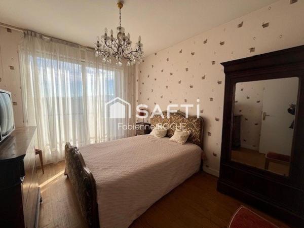 Appartement traversant 93 m2 avec double balcon