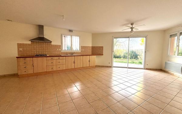 Appartement à louer    3 pièces •  Bétous