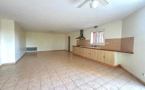 Appartement à louer    3 pièces •  Bétous