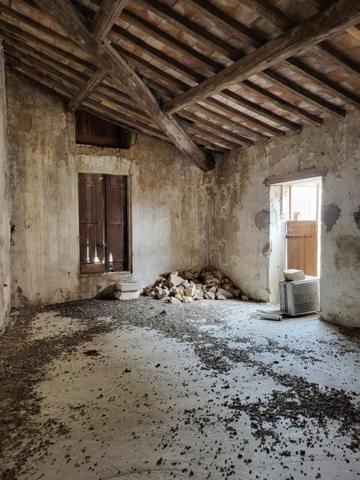 IMMEUBLE à Bezouce 4 pièces de  128.50 m2