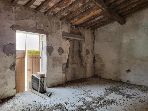 IMMEUBLE à Bezouce 4 pièces de  128.50 m2