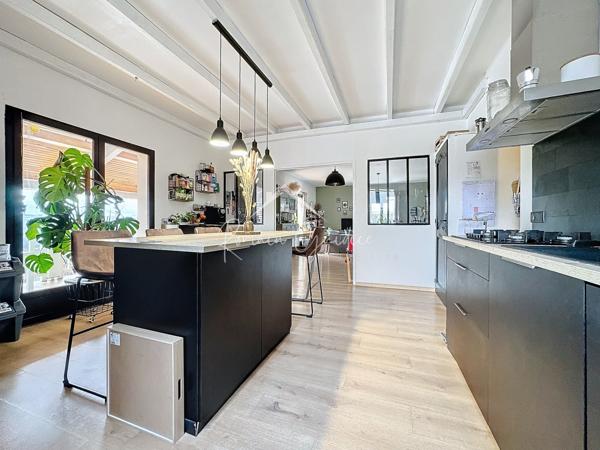 Saint-Léons (12780) Maison Type 6 de 166 m² avec vue dégagée sur son terrain de 941 m²