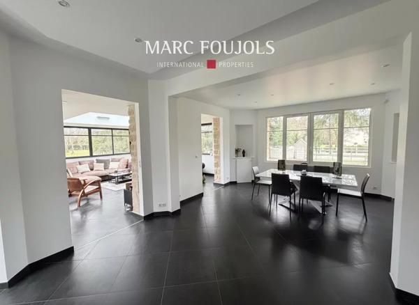 Lamorlaye Domaine du Lys – Élégante maison en pierre rénovée avec parc arboré de 3 600 m²