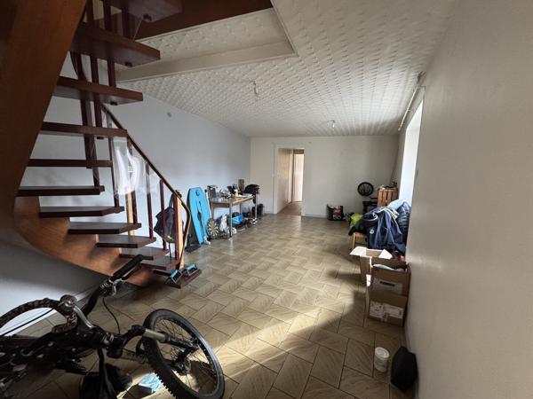 Maison mitoyenne d'environ 80 m2 beau potentiel d'évolution !