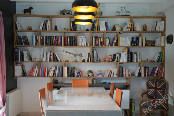 Cadre privilégié pour cette maison de plain-pied avec piscine !