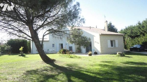 Propriété 5 chambres - garages - jardin