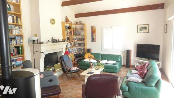 Propriété 5 chambres - garages - jardin