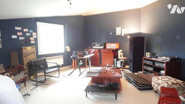 Propriété 5 chambres - garages - jardin