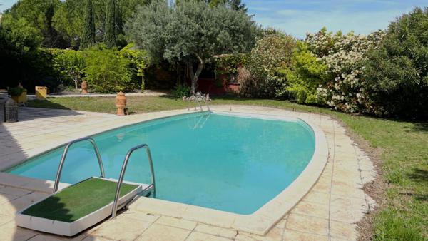 Villa 140 m2 avec piscine, parc et dépendance 85 m2