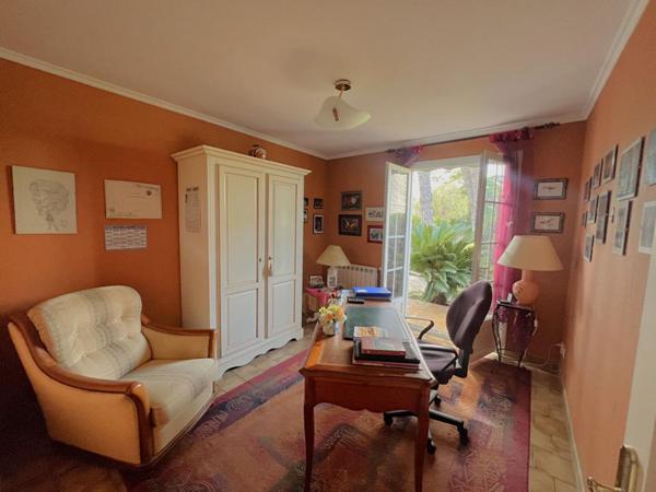 Villa 140 m2 avec piscine, parc et dépendance 85 m2