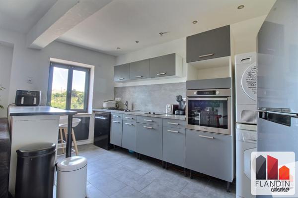 Maison 173 m² – 5 pièces + T3 indépendant – Charly