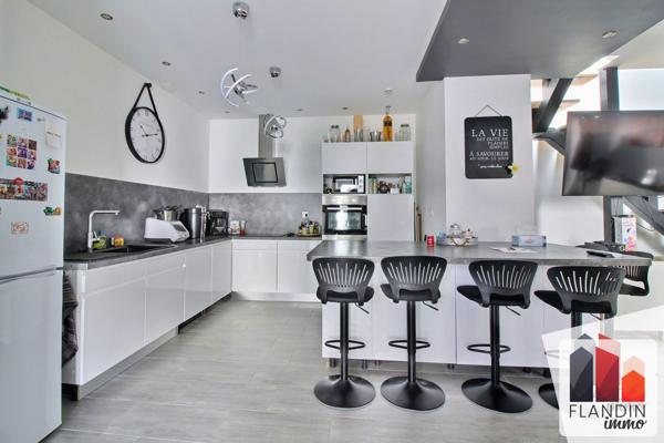 Maison 173 m² – 5 pièces + T3 indépendant – Charly