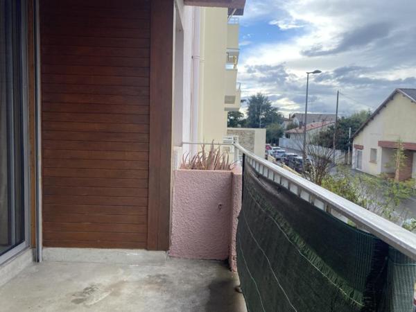 Grand studio avec balcon