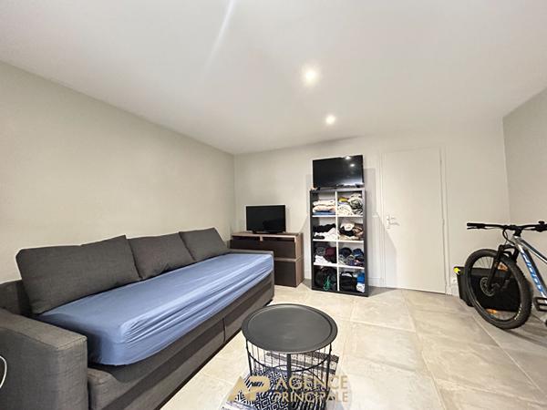 Studio hyper centre La Rochelle proche commerces et bus 162 000 € **  - Référence  FB696