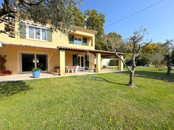 A VENDRE  84120 PERTUIS MAISON TYPE 6 PIECES DE 163M² AVEC JARDIN, GARAGE, ATELIER ET PISCINE.