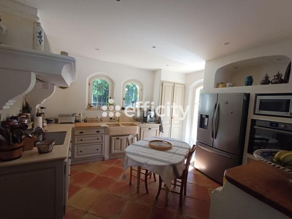 Maison
         5 pièces
        - 220 m² 842 000 € *