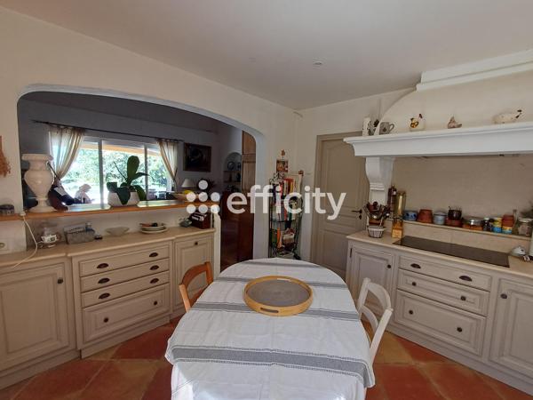 Maison
         5 pièces
        - 220 m² 842 000 € *