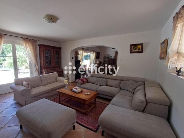 Maison
         5 pièces
        - 220 m² 842 000 € *