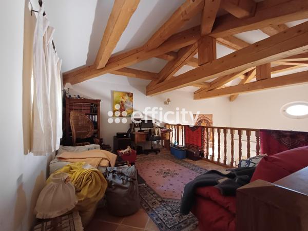 Maison
         5 pièces
        - 220 m² 842 000 € *