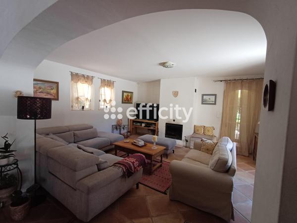 Maison
         5 pièces
        - 220 m² 842 000 € *