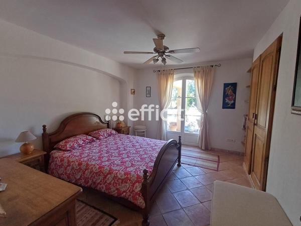 Maison
         5 pièces
        - 220 m² 842 000 € *