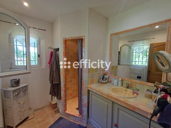 Maison
         5 pièces
        - 220 m² 842 000 € *