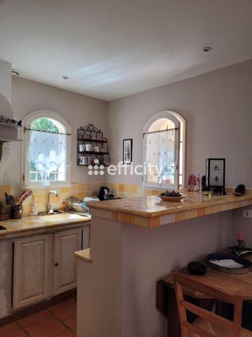 Maison
         5 pièces
        - 220 m² 842 000 € *