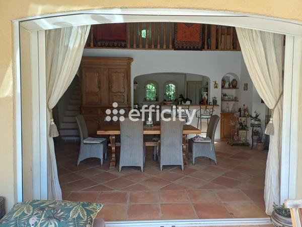 Maison
         5 pièces
        - 220 m² 842 000 € *