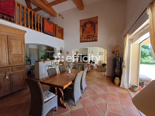 Maison
         5 pièces
        - 220 m² 842 000 € *