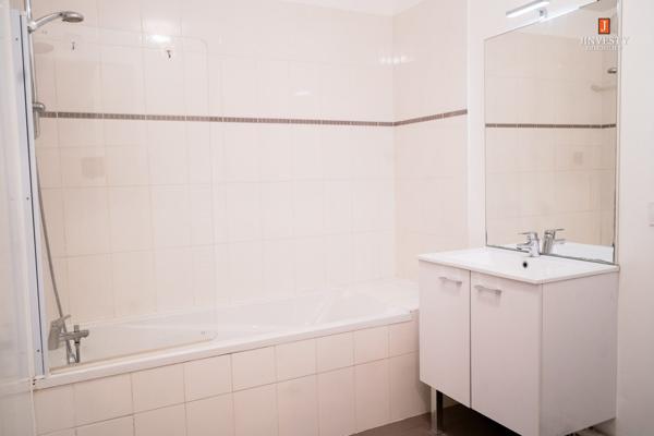 JINVESTY - APPARTEMENT T3 AVEC TERRASSE ET PARKING - LORIENT - ENTRE CENTRE VILLE ET HOPITAL - IMMEUBLE NEUF