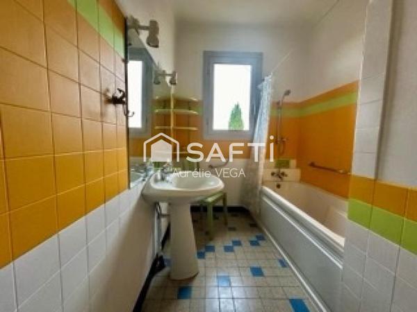Grande maison familiale avec dépendance rare