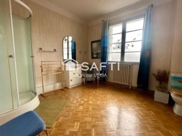 Grande maison familiale avec dépendance rare