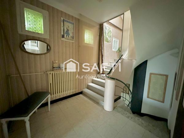 Grande maison familiale avec dépendance rare