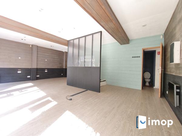 Local commercial avec vitrine