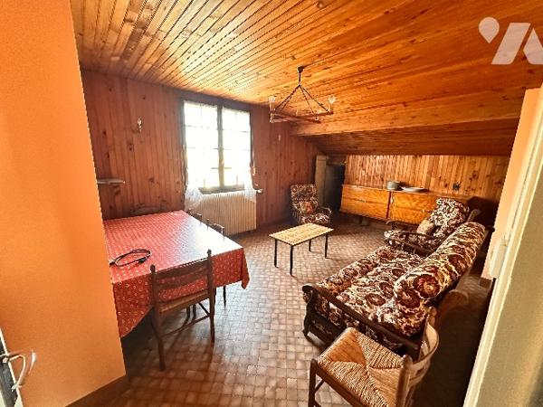 INVESTISSEMENT 3 Appartements à rénover dans une maison complète sans copropriété