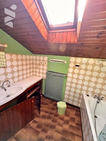 INVESTISSEMENT 3 Appartements à rénover dans une maison complète sans copropriété