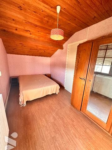 INVESTISSEMENT 3 Appartements à rénover dans une maison complète sans copropriété