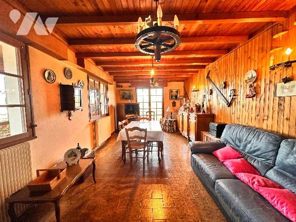 INVESTISSEMENT 3 Appartements à rénover dans une maison complète sans copropriété