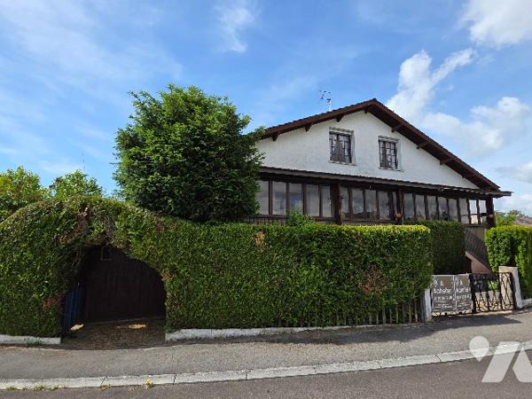 INVESTISSEMENT 3 Appartements à rénover dans une maison complète sans copropriété