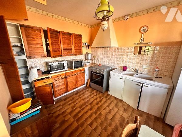 INVESTISSEMENT 3 Appartements à rénover dans une maison complète sans copropriété