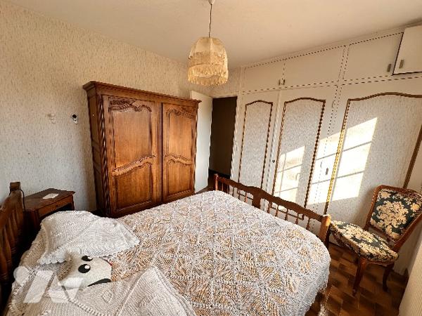 INVESTISSEMENT 3 Appartements à rénover dans une maison complète sans copropriété