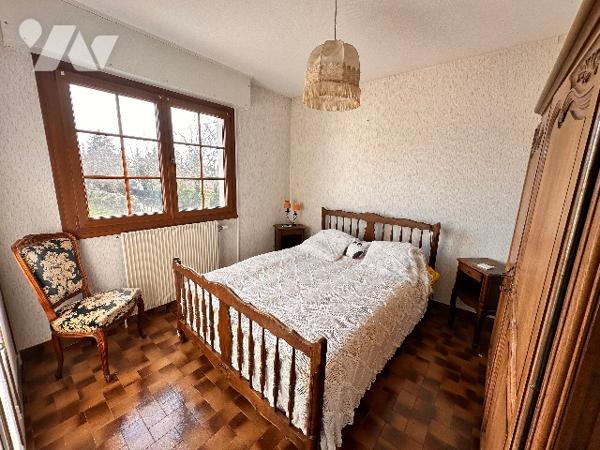 INVESTISSEMENT 3 Appartements à rénover dans une maison complète sans copropriété