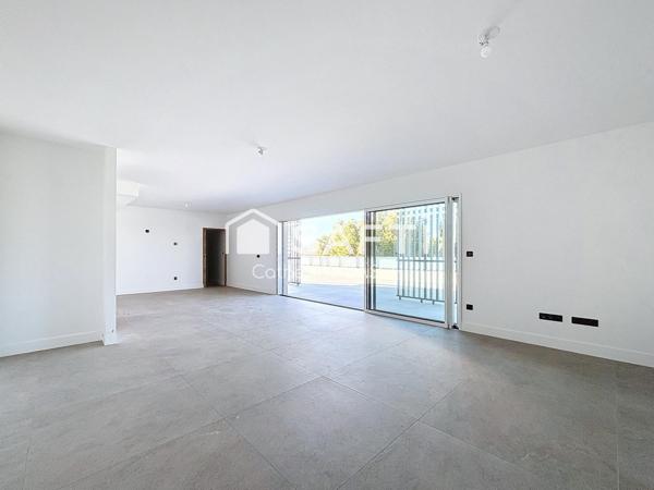 Appartement d'exception au dernier étage d'une surface habitable de 132 m² avec 130 m² de terrasse