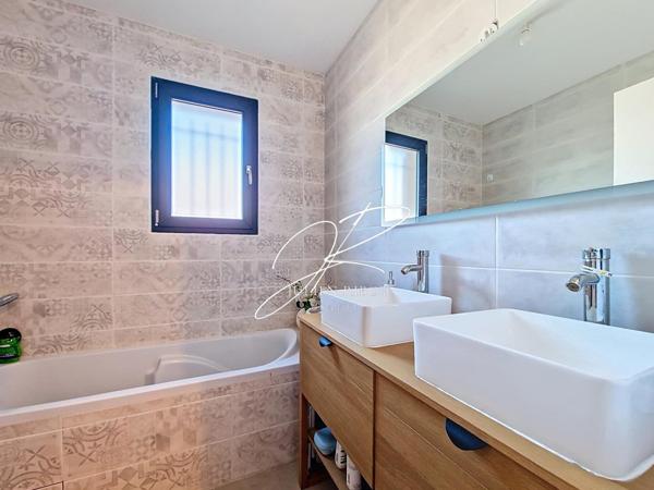 Maison T4 3 chambres 87 m² piscine et garage