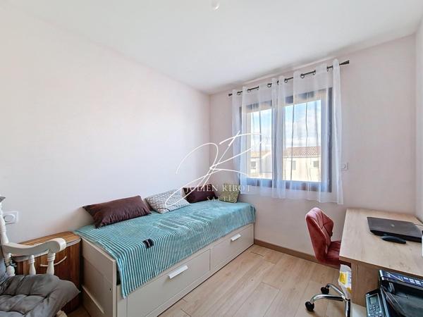 Maison T4 3 chambres 87 m² piscine et garage