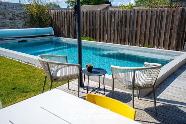 Maison contemporaine et sa vie de plain pied sur piscine