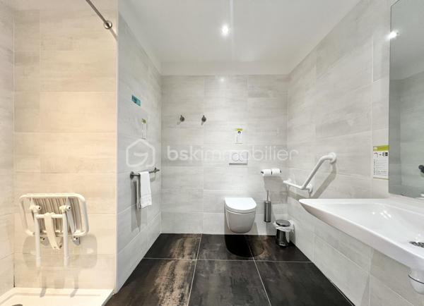 Local d'activités de 1 300 m²