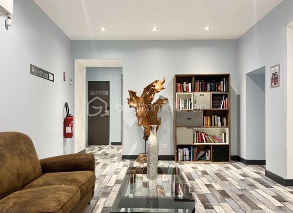 Local d'activités de 1 300 m²